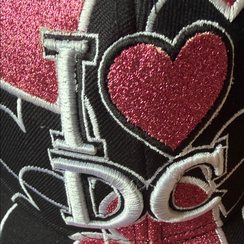 Black and Pink Heart Embroidered Cap - Picture 2 of 10